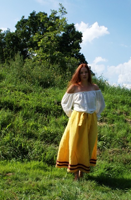 Kostým - bez živůtku (zmenšeno).JPG